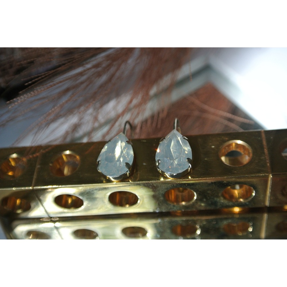 Unbranded Teardrop Milky White Faceted Stone Leverback Earrings OS